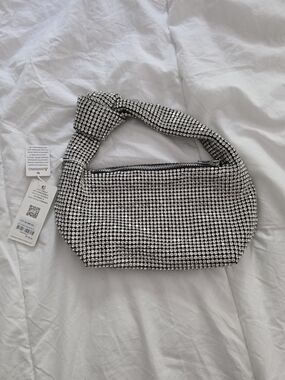 NWT Urban Expressions Quinn Silver Rhinestone Knotted Evening Bag Purse ✨